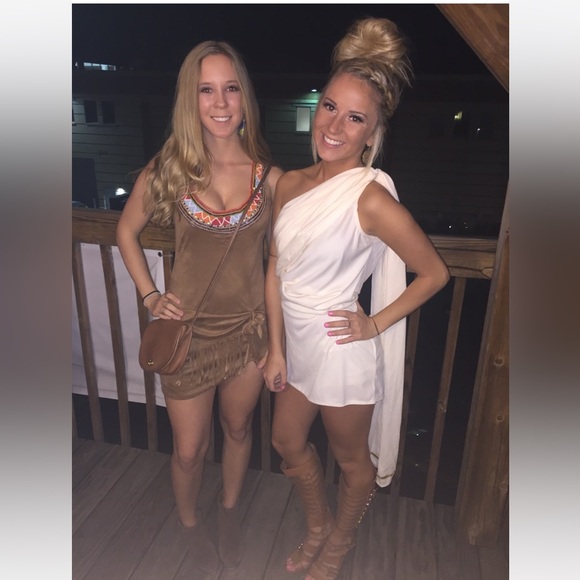 Toga - Picture 4 of 4